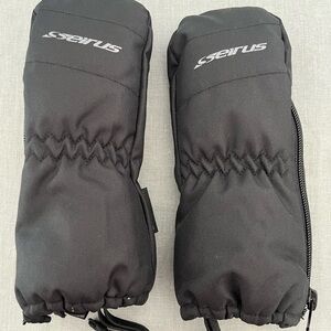 Seirus Black Snow Gloves